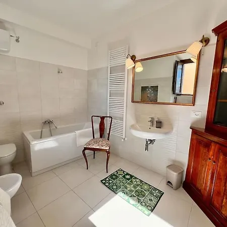 Appartamento Loft Con Ampio Terrazzo In Centro Storico A